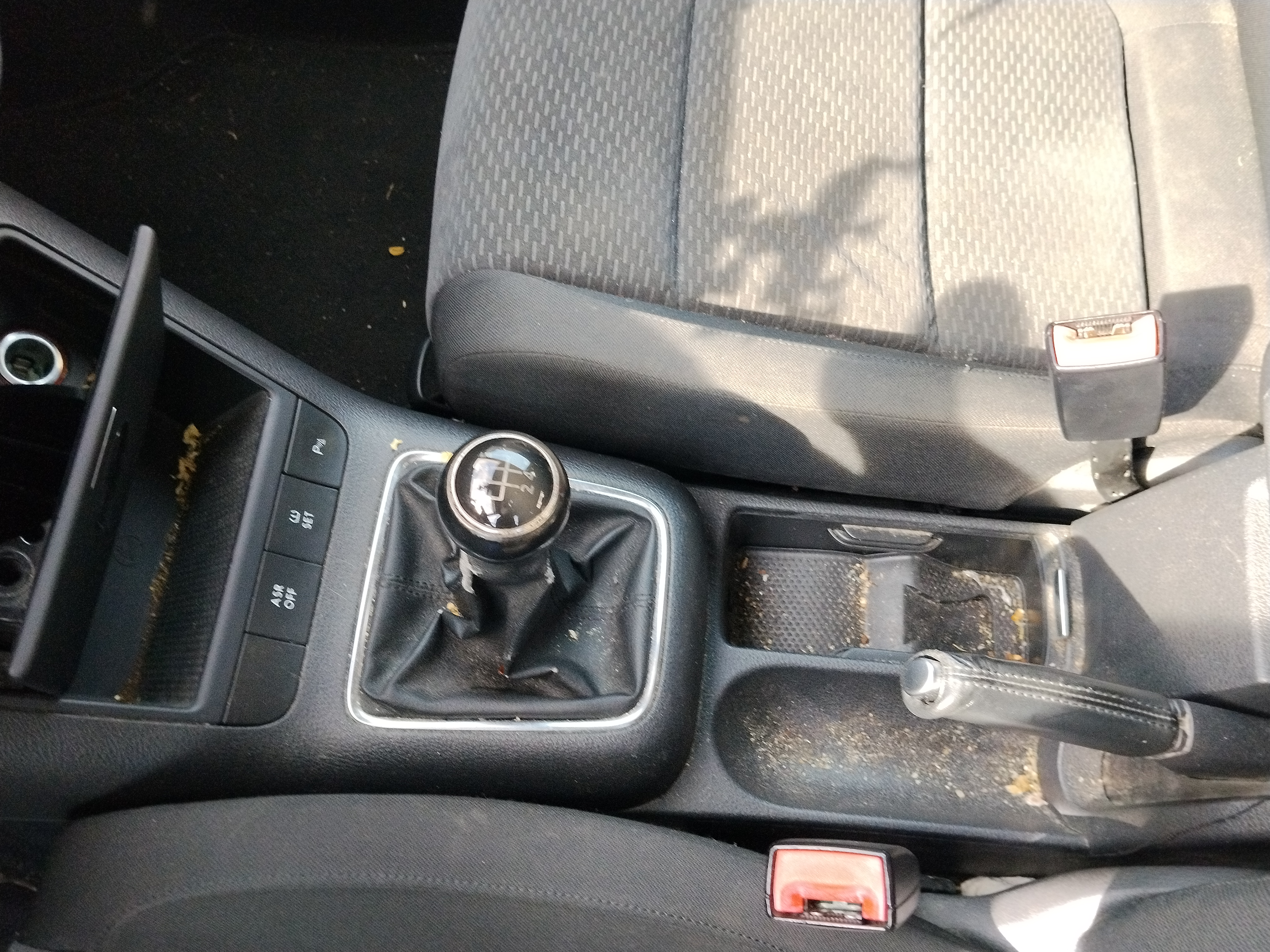 Avant – Nettoyage intérieur Volkswagen - console centrale